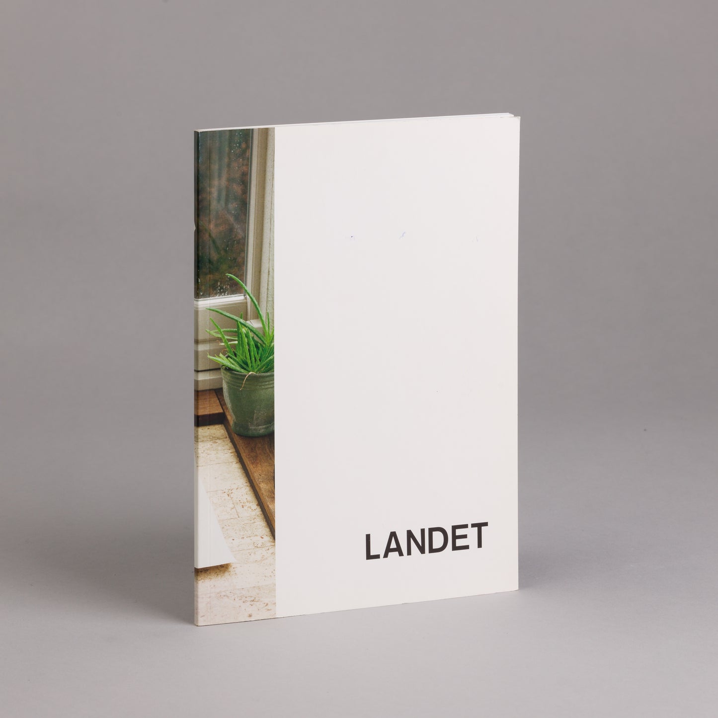 Landet, Lotte Fløe Christensen, Lea Fløe Christensen