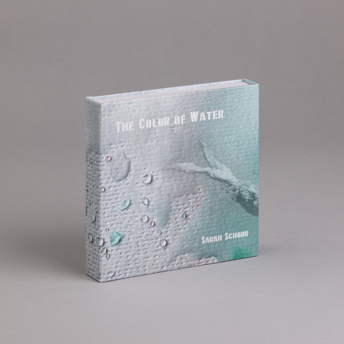 The Color of Water, Sarah Schorr (with box) – Galleri Image